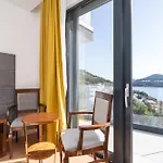 Laurus Five Stars