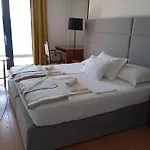 Laurus Five Stars Apartament *