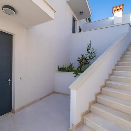 Laurus Five Stars Appartement