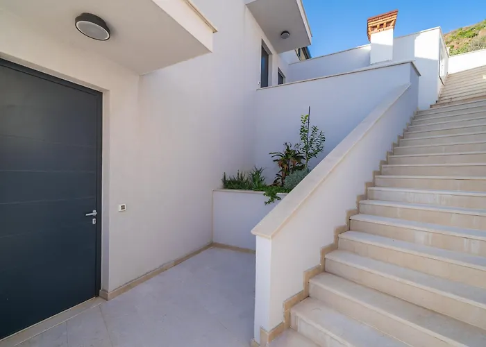 Laurus Five Stars Апартаменты