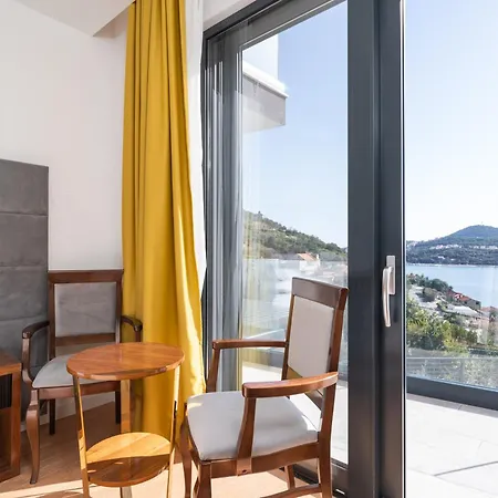 Laurus Five Stars